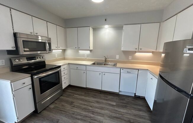 2 beds, 1 bath, 875 sqft, $1,075, Unit 10719-6