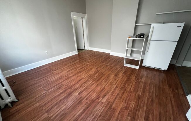 Studio, 1 bath, $830, Unit 5