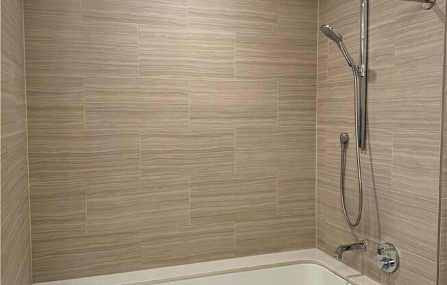 1 bed, 1 bath, 828 sqft, $3,100, Unit 2102