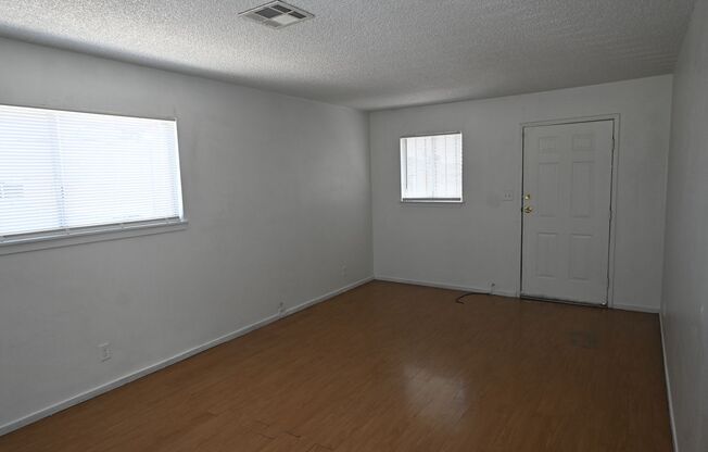 2 Bedroom Apt- Downtown -  NO PETS