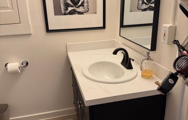 2 beds, 1 bath, 825 sqft, $2,695, Unit 301