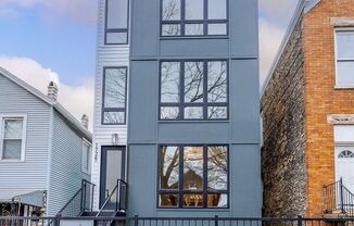 1726 W CULLERTON ST