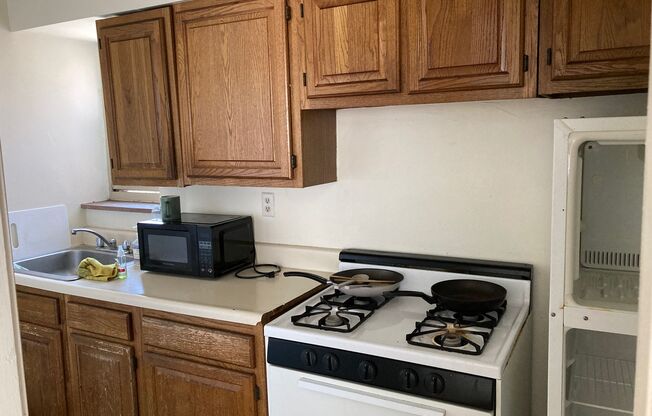 2 beds, 1 bath, 950 sqft, $1,275, Unit 5600 Fifth A312