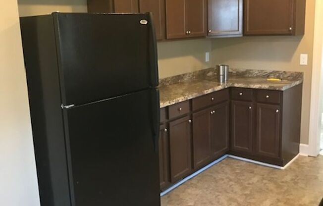 2 beds, 1 bath, $1,295