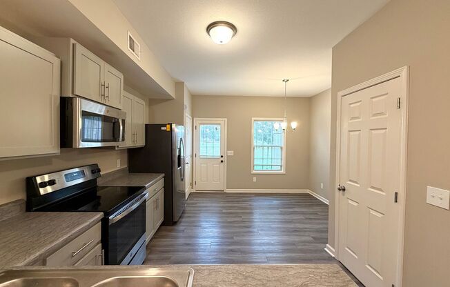 2 beds, 1.5 baths, $1,295