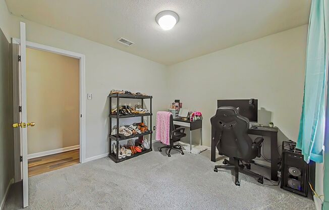 3 Bed 2 Bath with a POOL in Martinez!