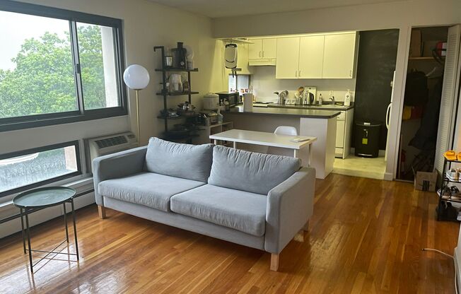 2 beds, 1 bath, $3,300, Unit 74