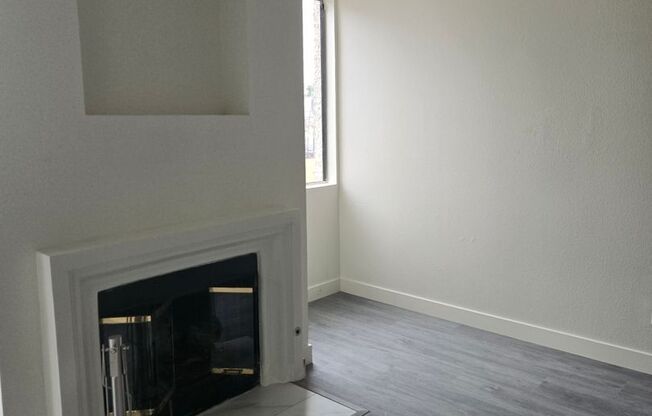 2 beds, 2 baths, 998 sqft, $2,795, Unit 306