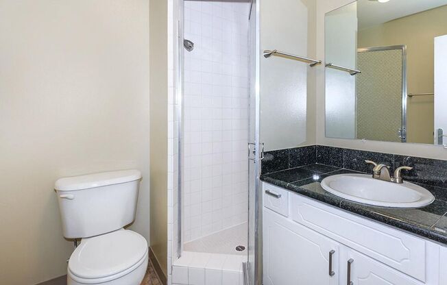 Four Seasons - Spacious 2 Bedroom 2 Bath along Montlake's Portage Bay, Seattle