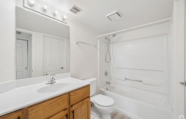 2 beds, 1.5 baths, 925 sqft, $1,750, Unit 4-14806