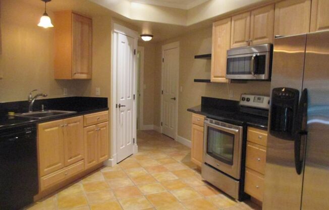 Lovely 3 Bedroom 2 bathroom lower level unit in Gig Harbor