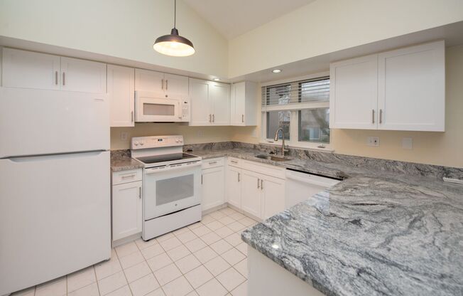 2 beds, 2 baths, 1,087 sqft, $2,695, Unit 7J