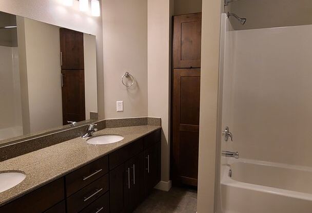 1 bed, 1.5 baths, $1,325, Unit 322