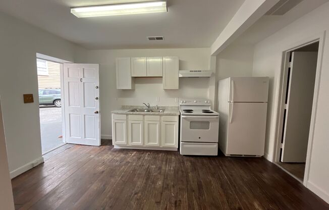 3 beds, 1 bath, 1,200 sqft, $2,775