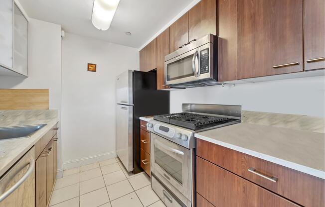 215 E 96 ST