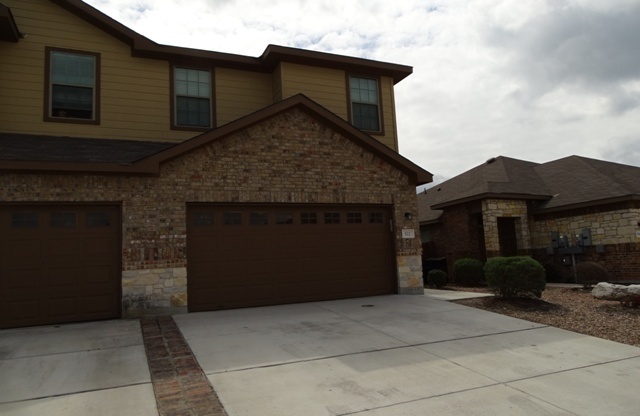 3 beds, 2.5 baths, $1,695