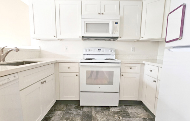 3 beds, 2 baths, 1,553 sqft, $2,300, Unit C-260