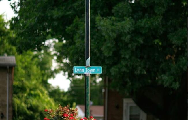 1 bed, 1.5 baths, 680 sqft, $975, Unit 9621 Lynntown Court