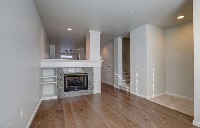 Luxury 2BR 2.5BA Townhouse Style Condo @ Lochshire on Forbes Creek