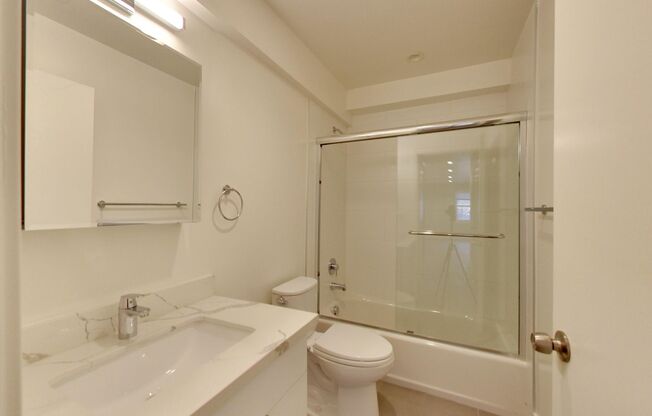 1 bed, 1 bath, $2,695, Unit A