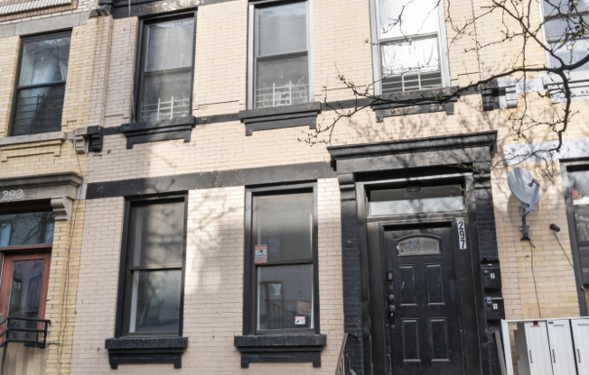 297 HINSDALE ST