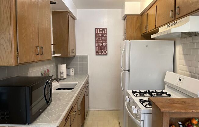 Studio, 1 bath, 500 sqft, $1,800