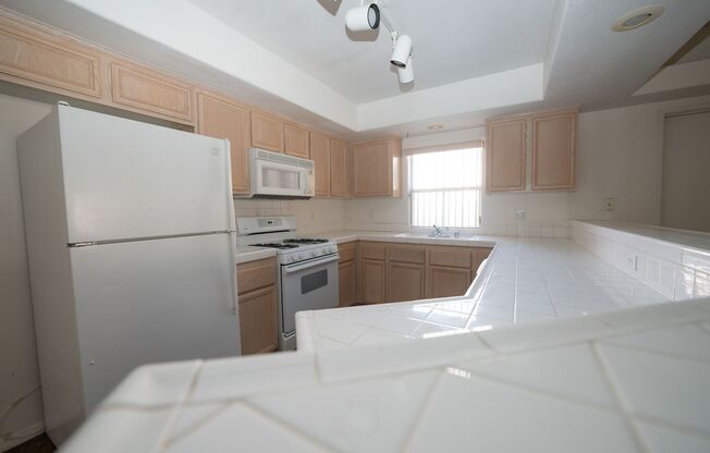 2 beds, 2 baths, $1,400