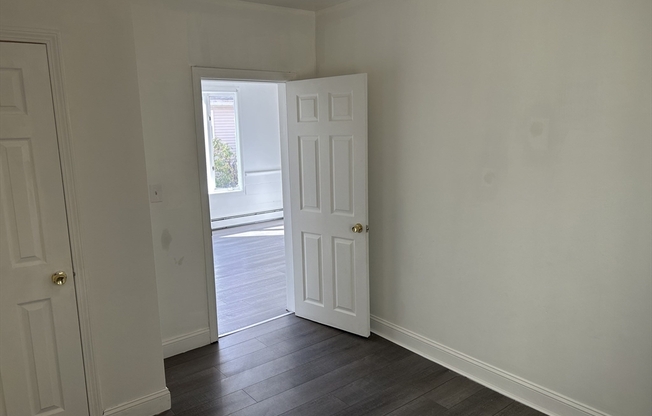 3 beds, 1 bath, $2,300, Unit 1