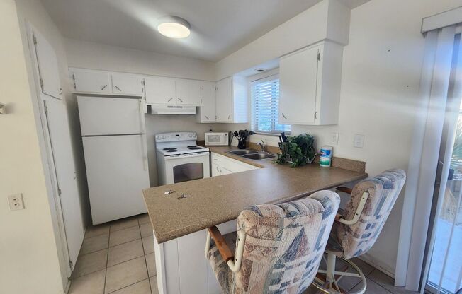 1 bed, 1 bath, 600 sqft, $1,000, Unit Cactus Dr. 73636 Unit D