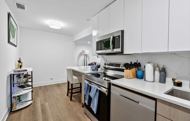 1 bed, 1 bath, 700 sqft, $2,700, Unit 4B