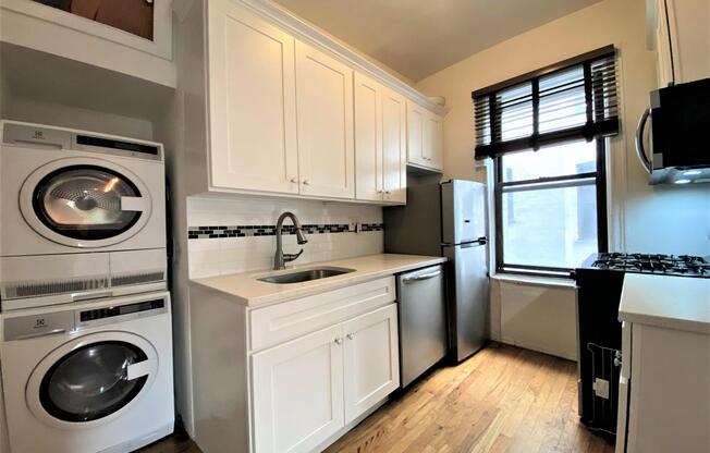 2 beds, 1 bath, $4,350, Unit 2R