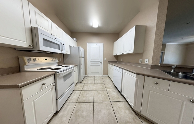 9301 CRES LOOP CIR