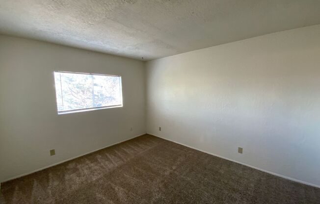 2 beds, 1 bath, 836 sqft, $900, Unit Unit D