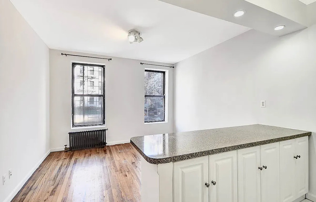 422 AMSTERDAM AVE