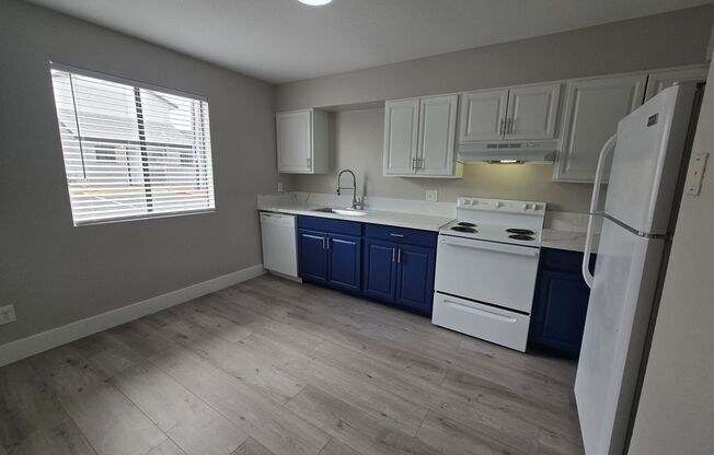 2 beds, 2 baths, 875 sqft, $1,395, Unit 13