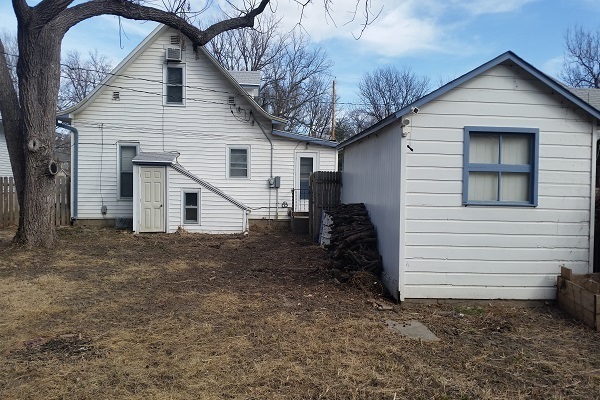 3 beds, 2 baths, $1,100