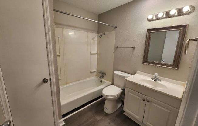 2 beds, 1 bath, 880 sqft, $750, Unit 111 Barton Street #41