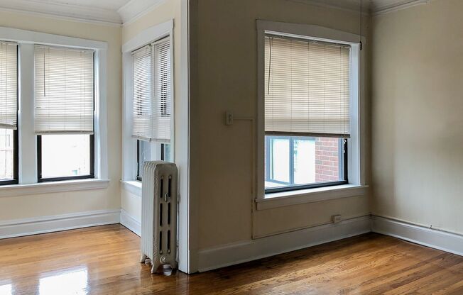 2 beds, 1 bath, 819 sqft, $3,350, Unit 2876-3