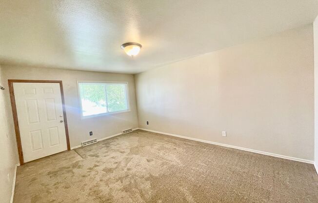 2 beds, 1 bath, $1,395