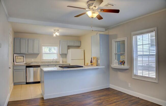 2 beds, 1 bath, 770 sqft, $1,250, Unit 4615 E 4th Place