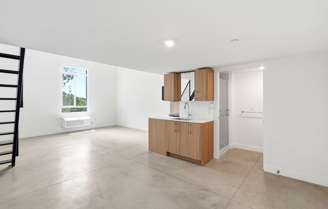 Studio, 1 bath, 571 sqft, $1,845, Unit 201-B