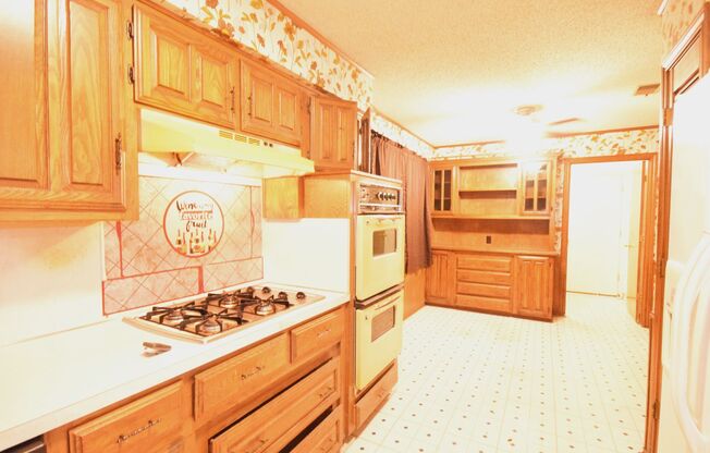 Welcome to 1045 Briarwood Ln!