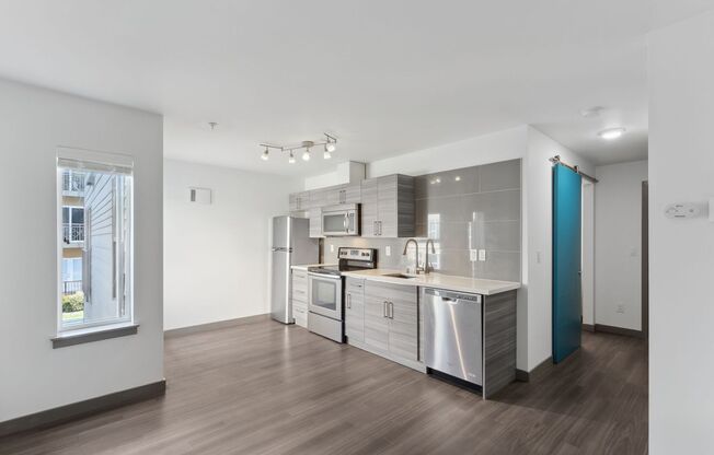 Studio, 1 bath, 380 sqft, $1,695, Unit 215