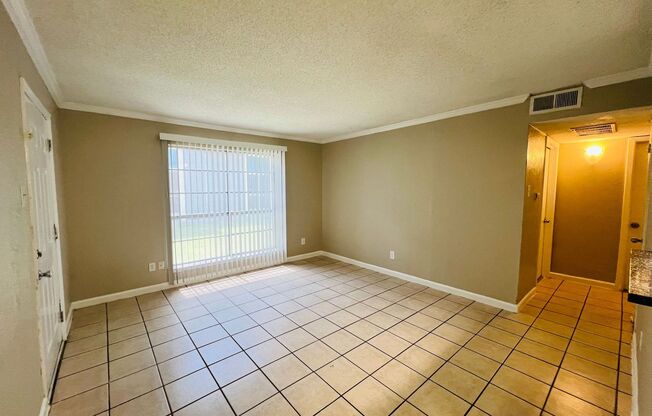 2 beds, 1 bath, 849 sqft, $1,300, Unit 2-144