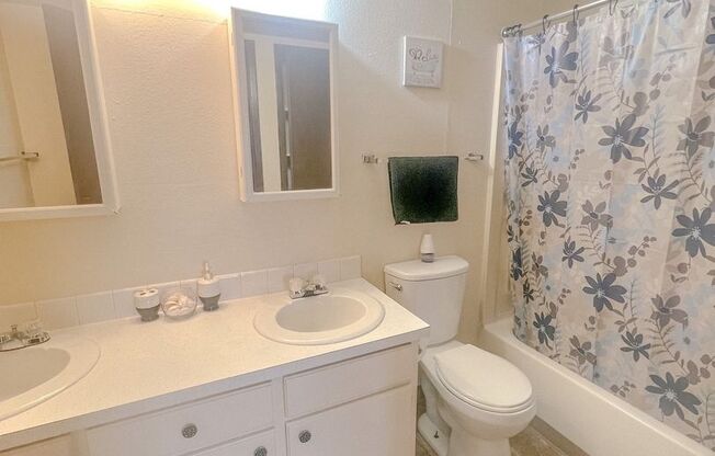 Studio, 1 bath, 550 sqft, $650, Unit 1912 Casady Drive Unit 10