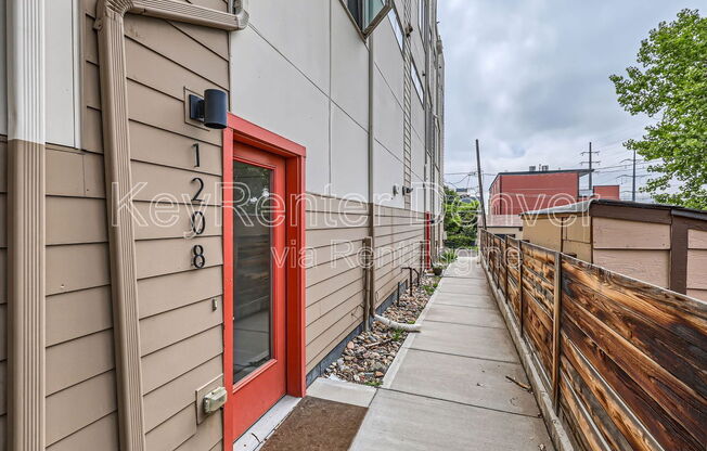 1208 N PERRY ST