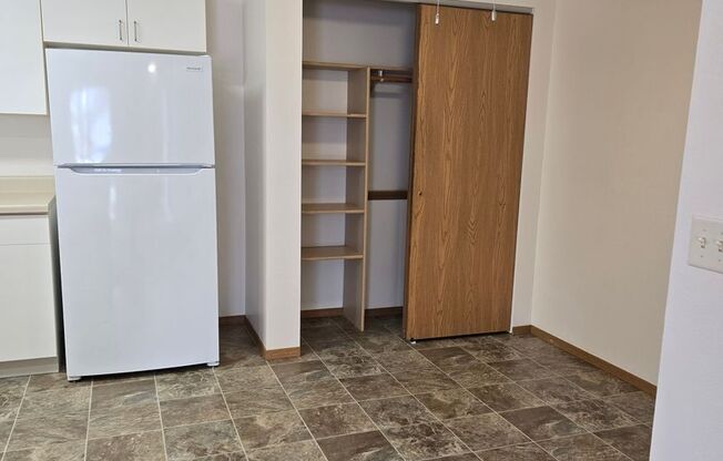 2 beds, 1 bath, 850 sqft, $1,259, Unit PL   7506