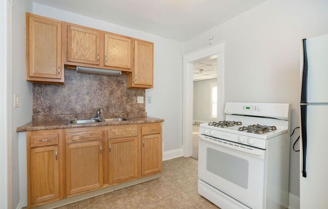 1147 Hermitage SE