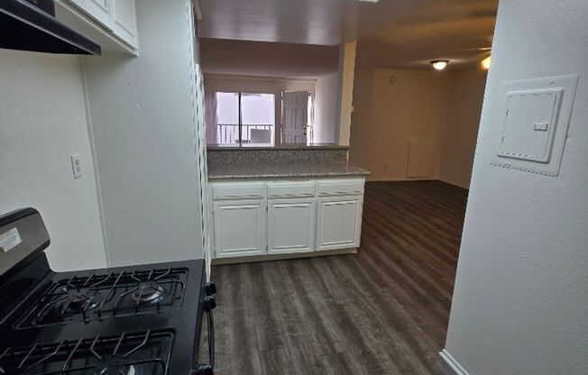 Studio, 1 bath, 580 sqft, $1,900, Unit 4