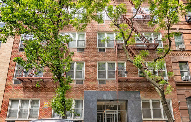 313 E 89 ST